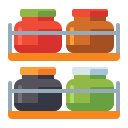 Étagère avec pots d'épices colorés